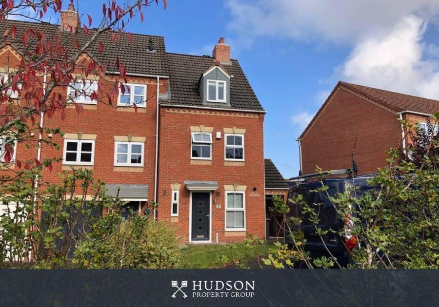 Telford Townhouse With Parking And Garden Villa Exterior photo