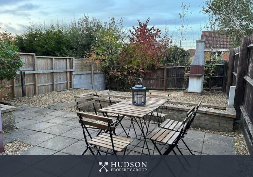 Telford Townhouse With Parking And Garden Villa Exterior photo
